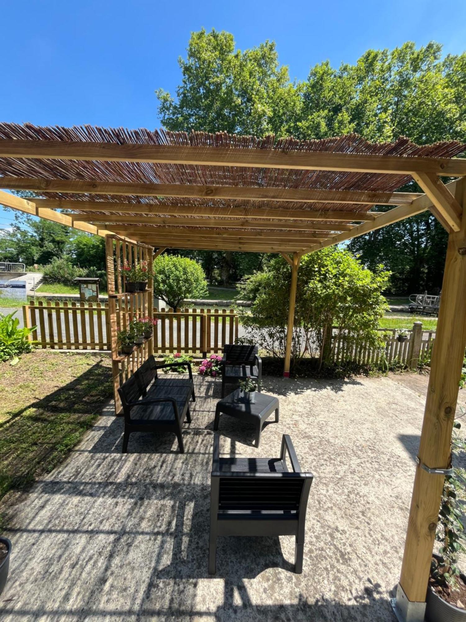 Maison Eclusiere Le Coup De Pompe Meilhan-sur-Garonne Esterno foto