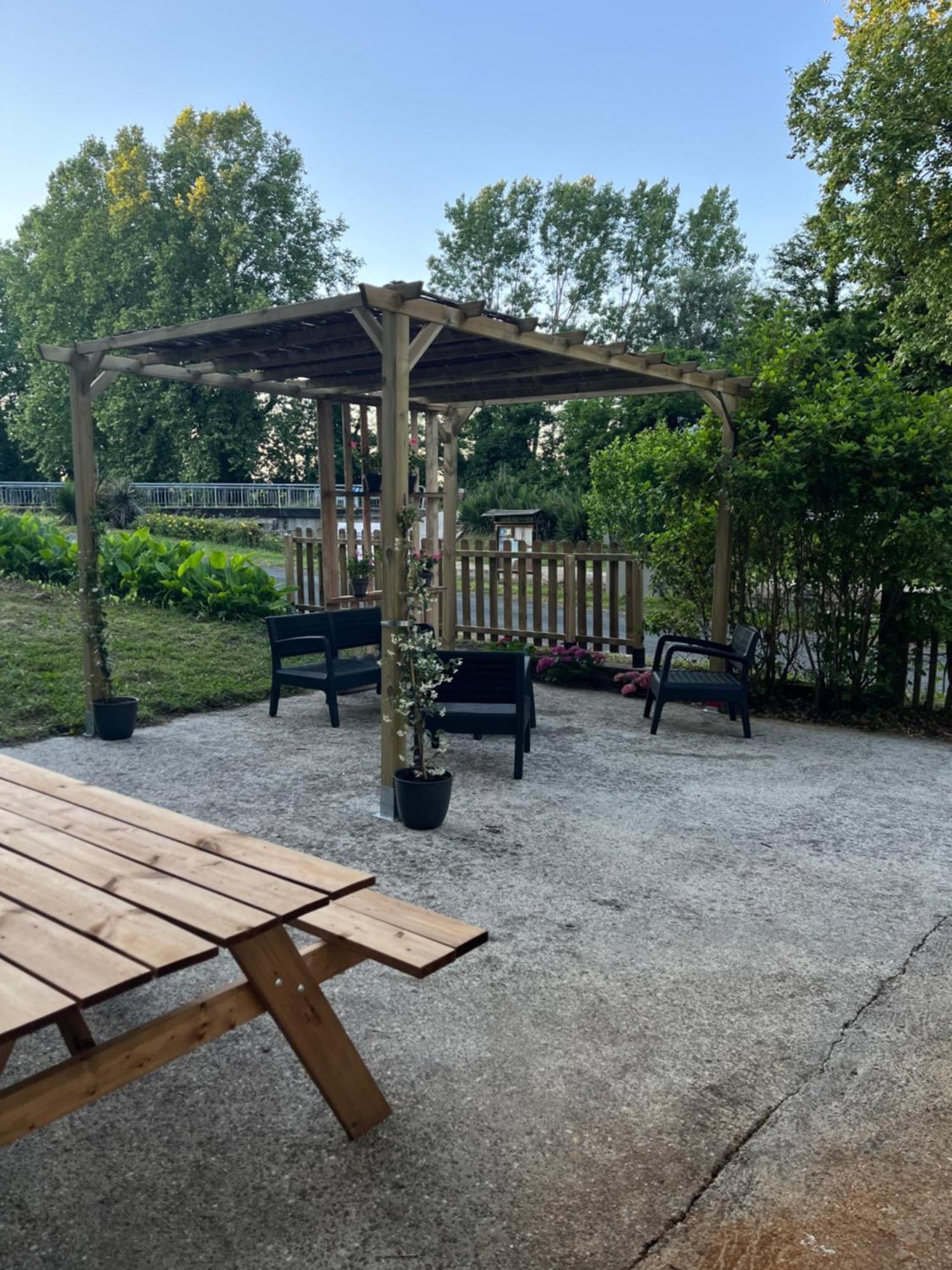 Maison Eclusiere Le Coup De Pompe Meilhan-sur-Garonne Esterno foto