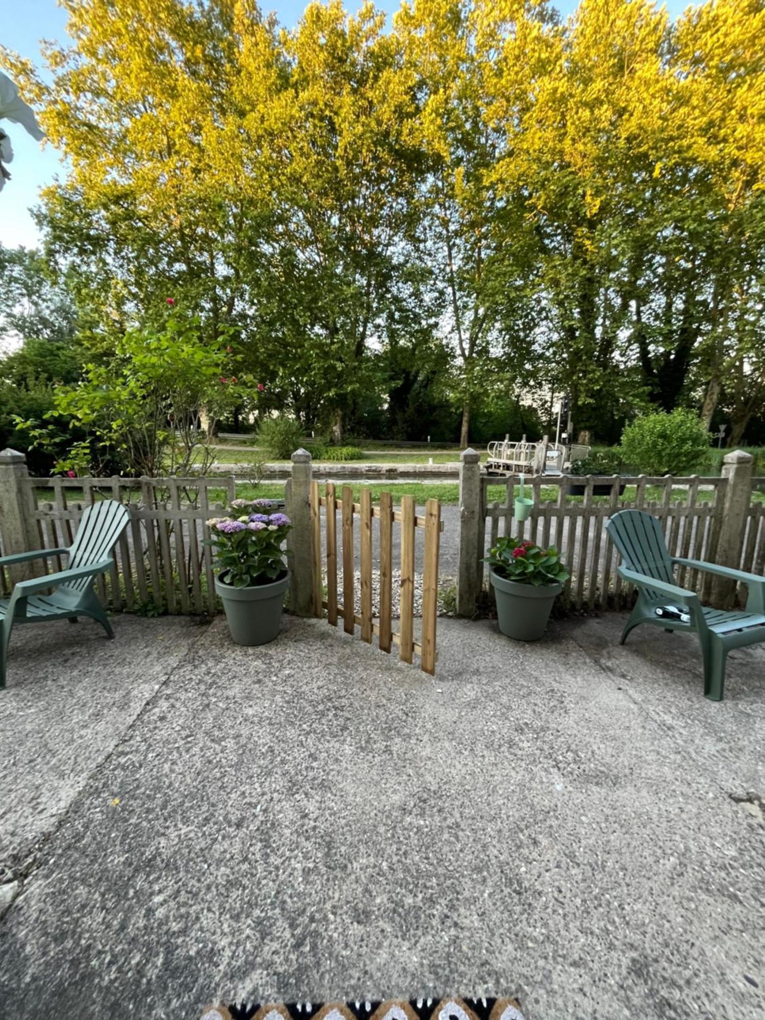 Maison Eclusiere Le Coup De Pompe Meilhan-sur-Garonne Esterno foto