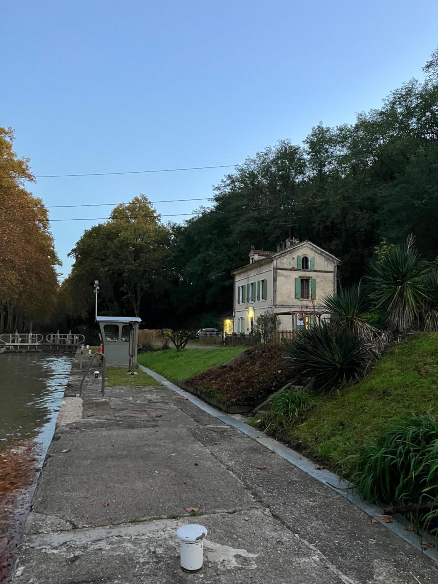 Maison Eclusiere Le Coup De Pompe Meilhan-sur-Garonne Esterno foto
